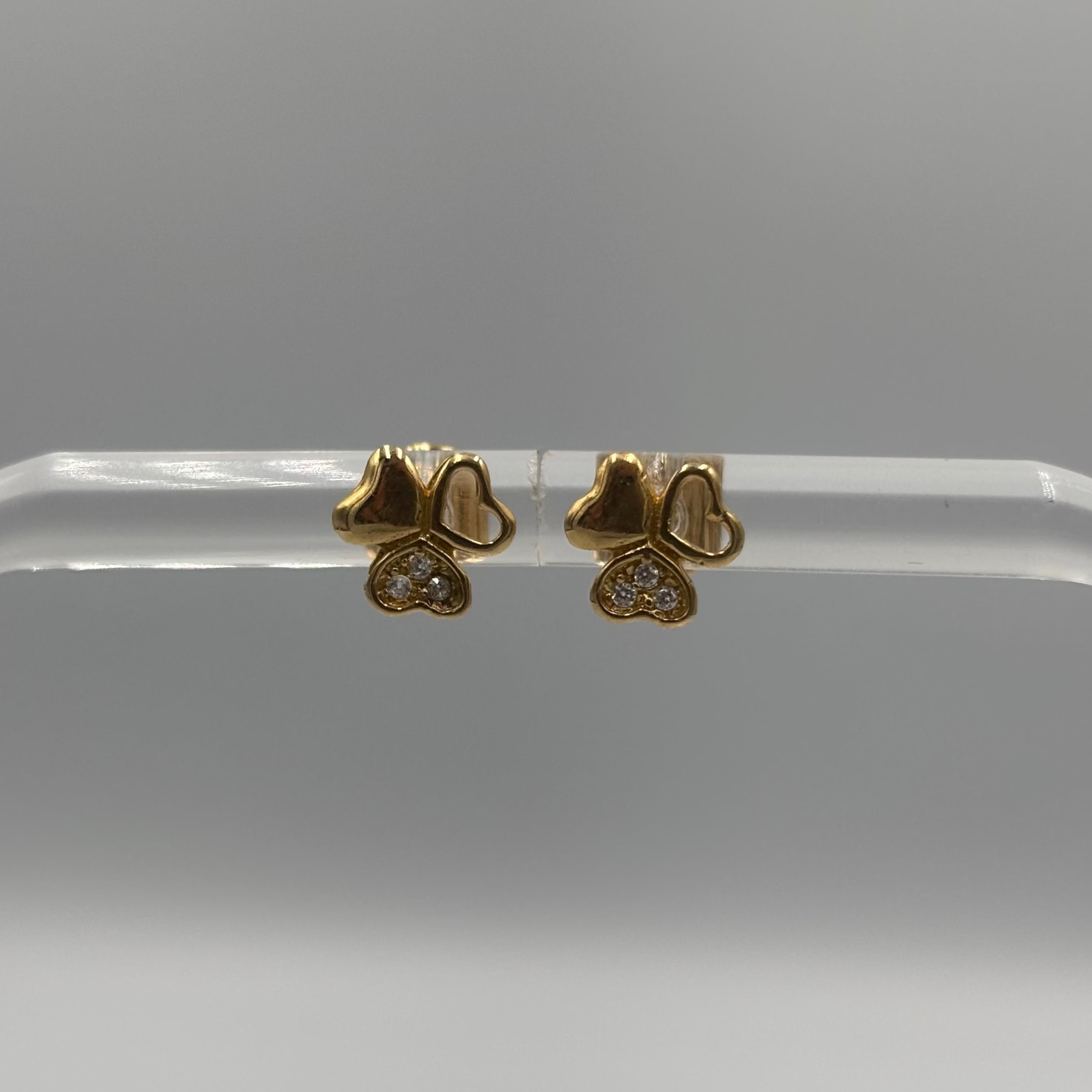 Aretes estilo topo Tres Corazones